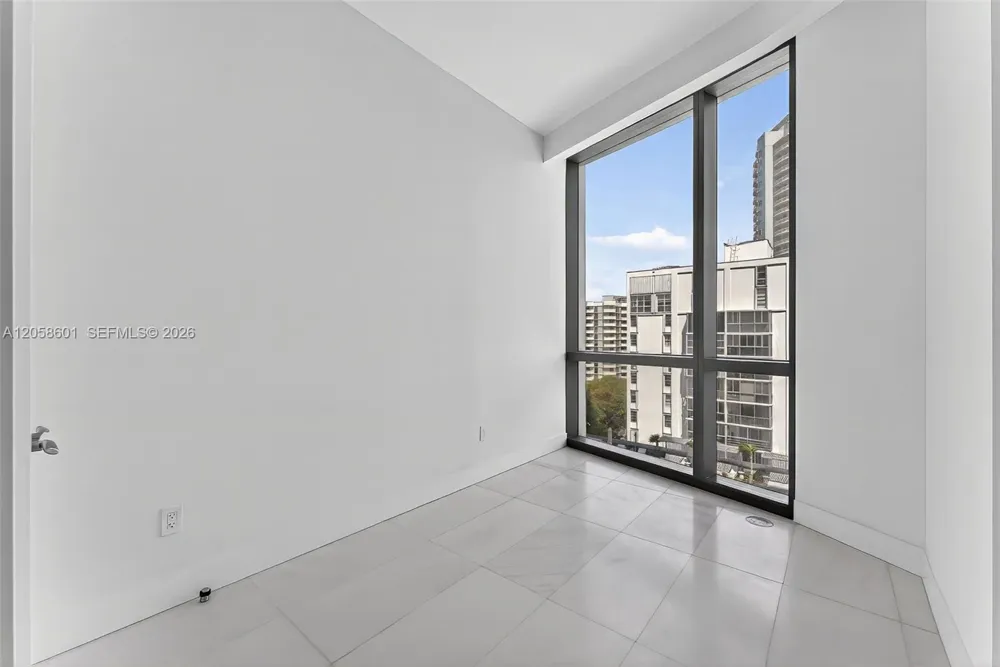 175 SE 25th Rd #604 Miami, FL 33129