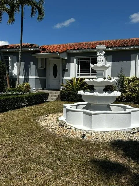 903 NE 111th St #903 Biscayne Park, FL 33161