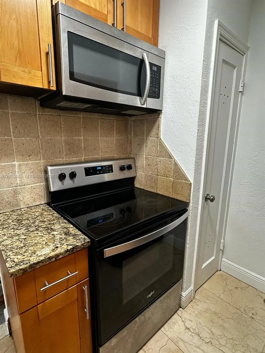 903 NE 111th St #903 Biscayne Park, FL 33161