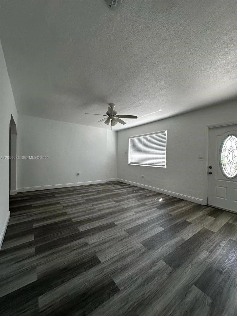 903 NE 111th St #903 Biscayne Park, FL 33161