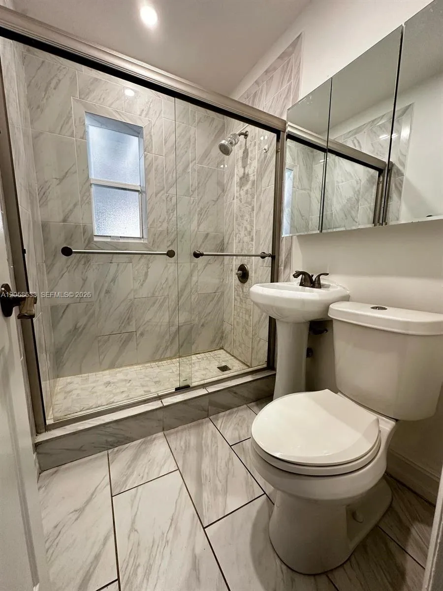 903 NE 111th St #903 Biscayne Park, FL 33161