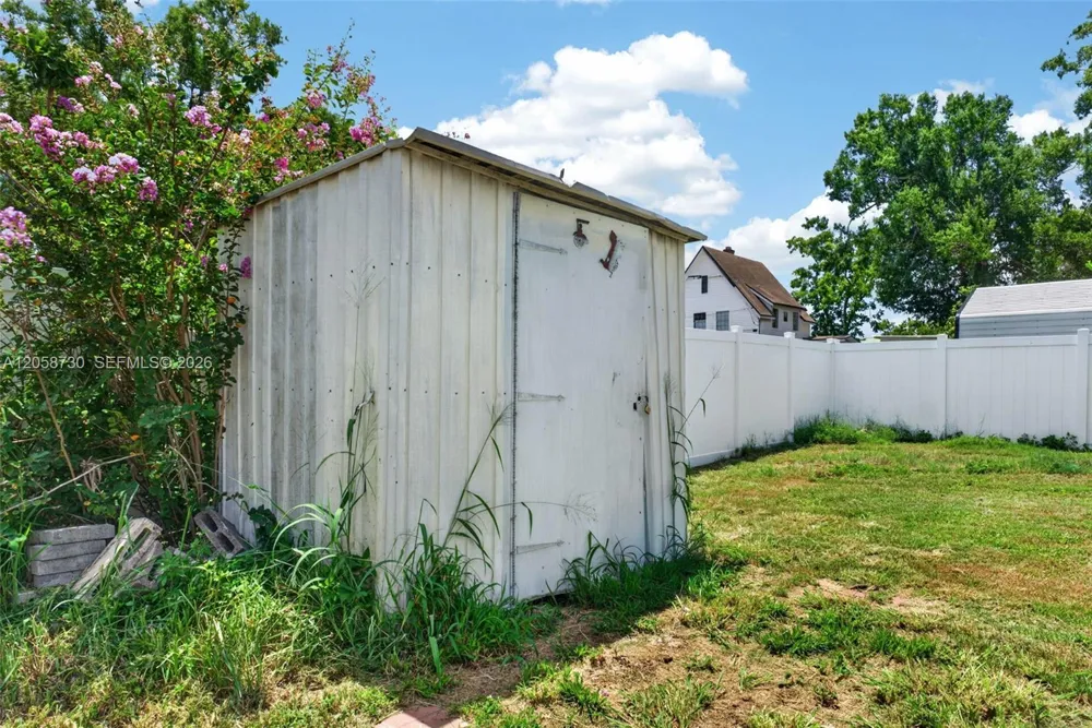 215 Palm Avenue Other City - In The State Of Florida, FL 33823