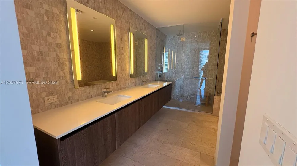 88 SW 7th St #2603 Miami, FL 33130