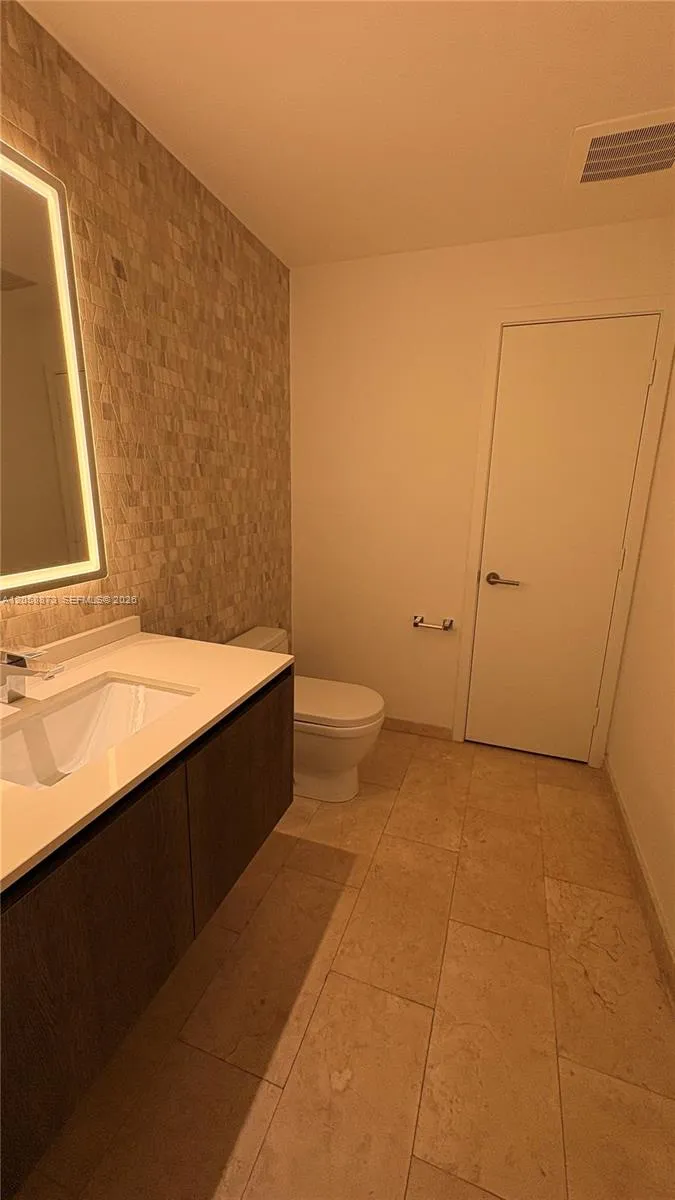 88 SW 7th St #2603 Miami, FL 33130