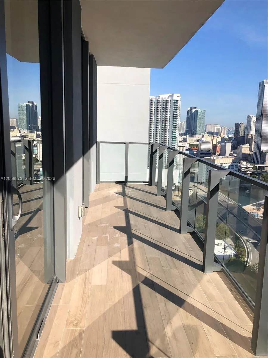 88 SW 7th St #2603 Miami, FL 33130