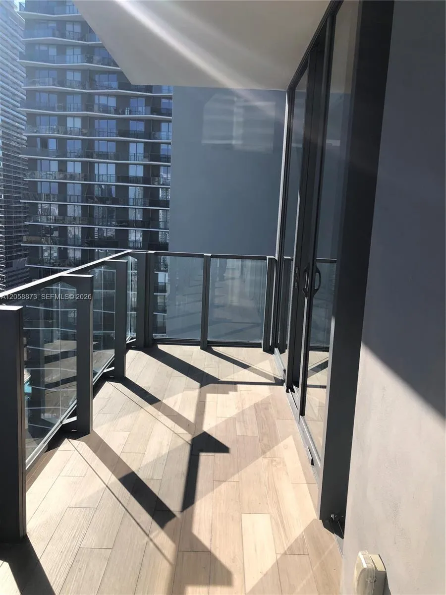 88 SW 7th St #2603 Miami, FL 33130