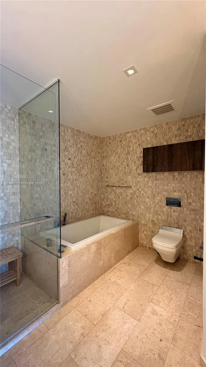 88 SW 7th St #2603 Miami, FL 33130