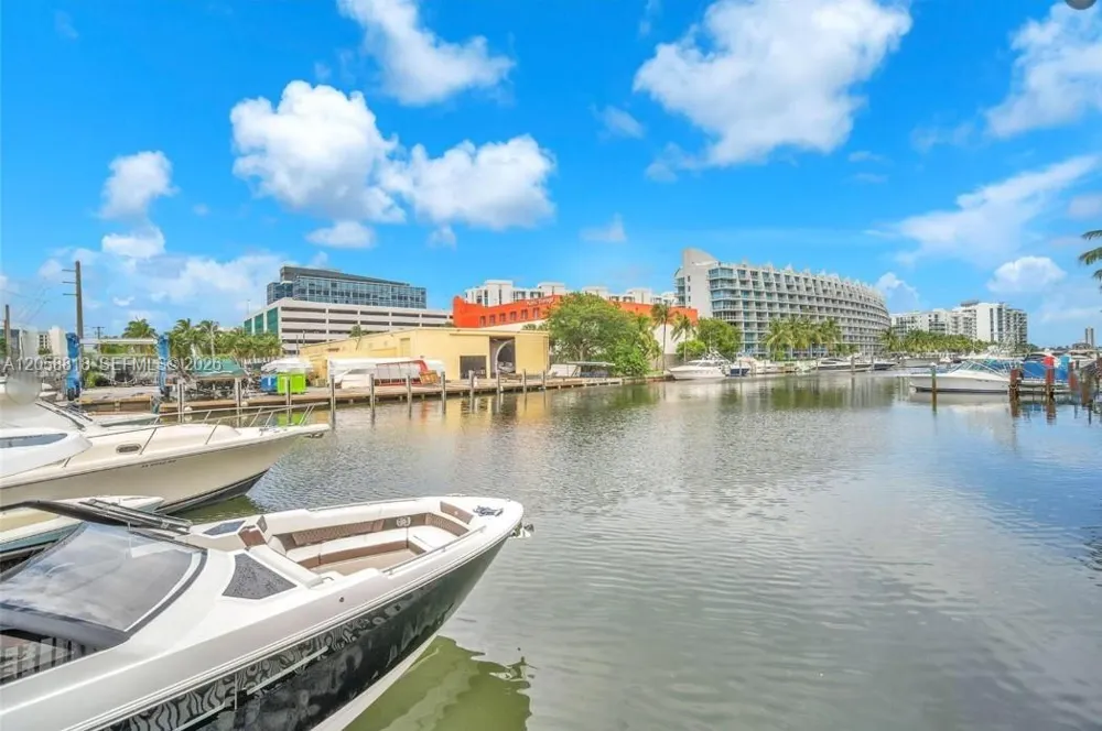 2845 NE 185th St #903 Aventura, FL 33180