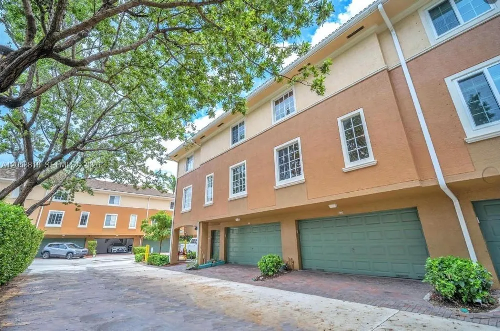 2845 NE 185th St #903 Aventura, FL 33180