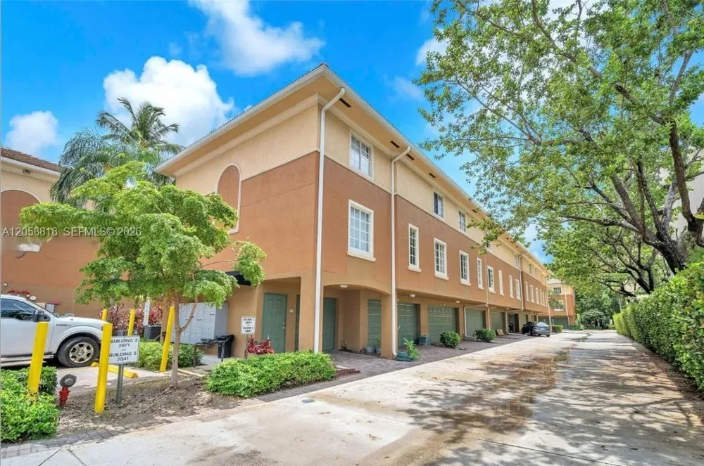 2845 NE 185th St #903 Aventura, FL 33180
