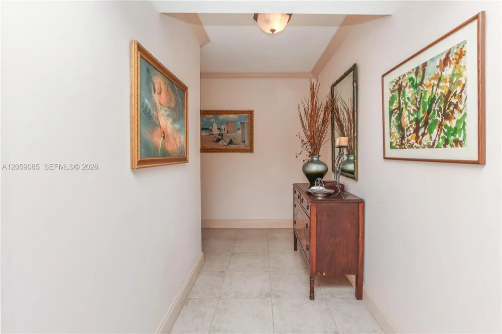 2780 NE 183rd St #901 Aventura, FL 33160