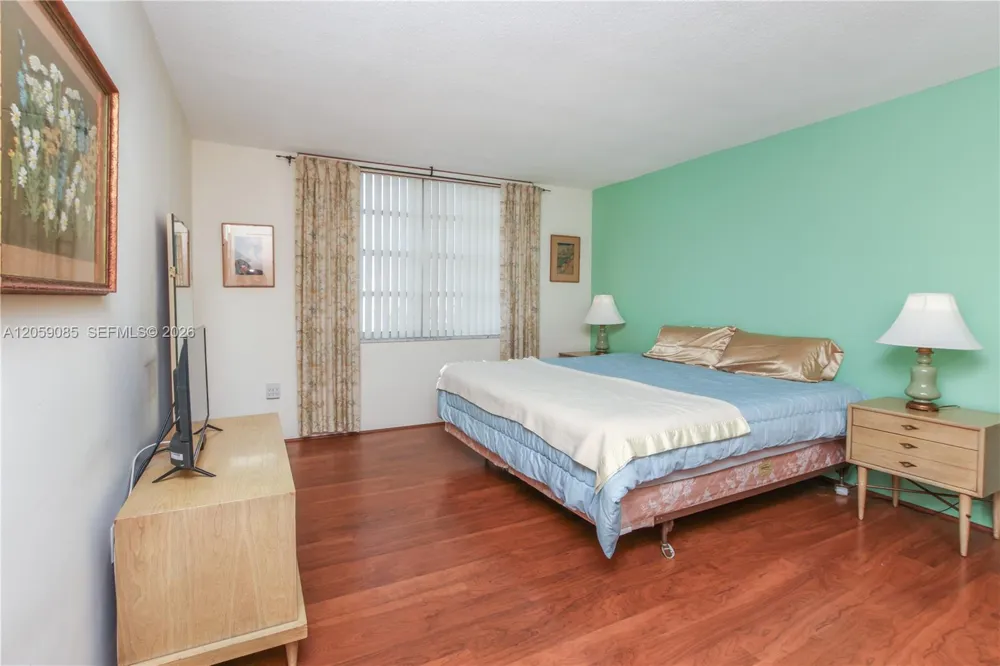 2780 NE 183rd St #901 Aventura, FL 33160