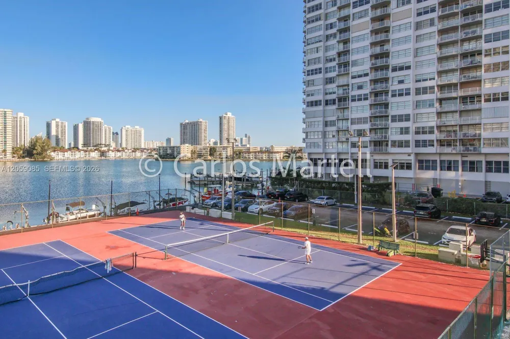 2780 NE 183rd St #901 Aventura, FL 33160