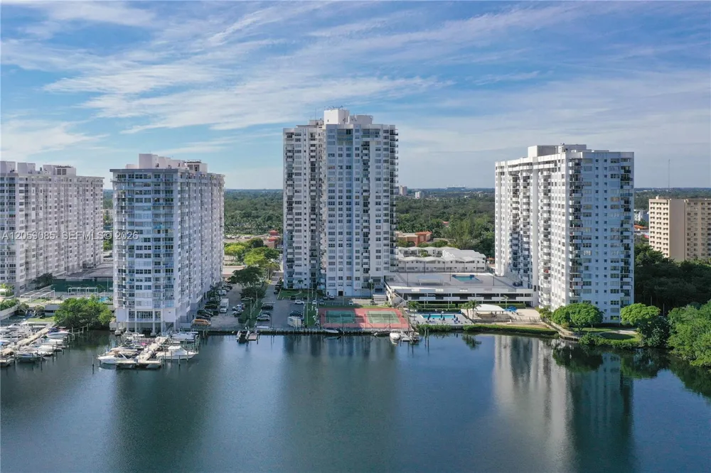 2780 NE 183rd St #901 Aventura, FL 33160
