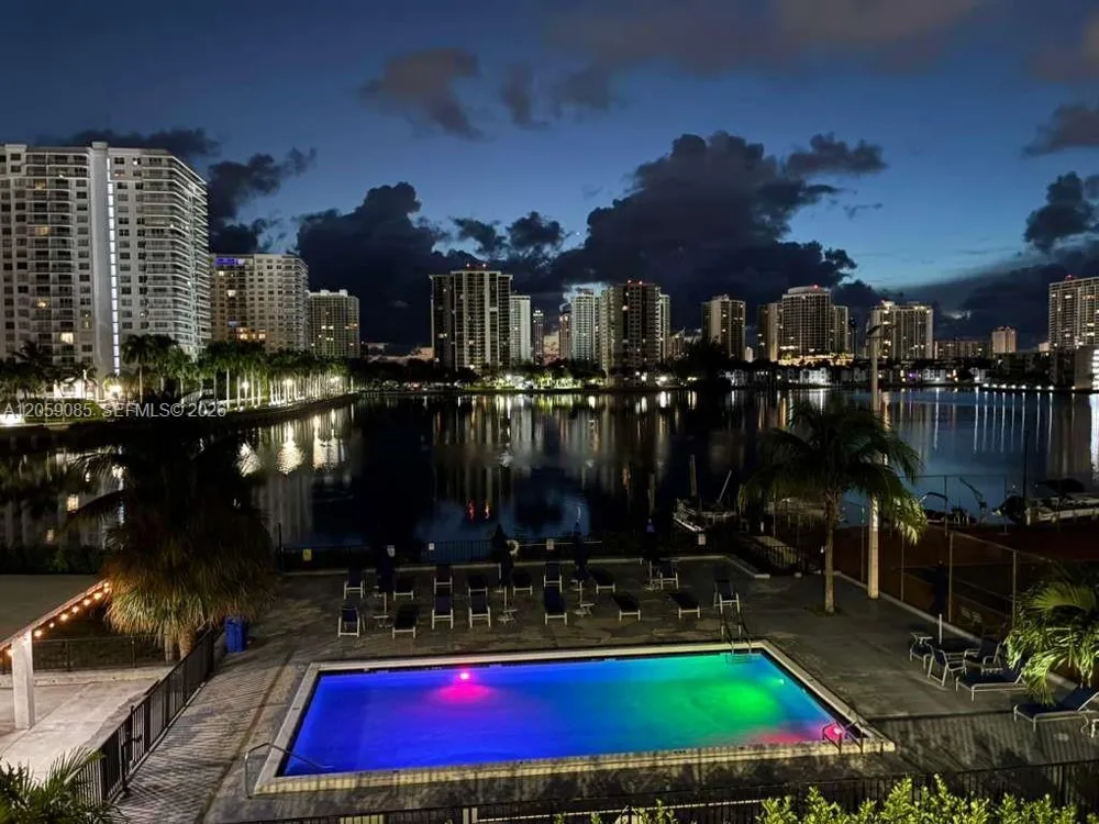 2780 NE 183rd St #901 Aventura, FL 33160