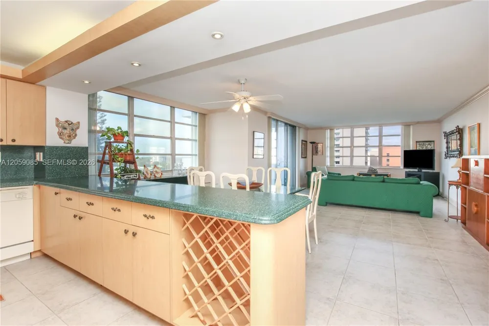 2780 NE 183rd St #901 Aventura, FL 33160