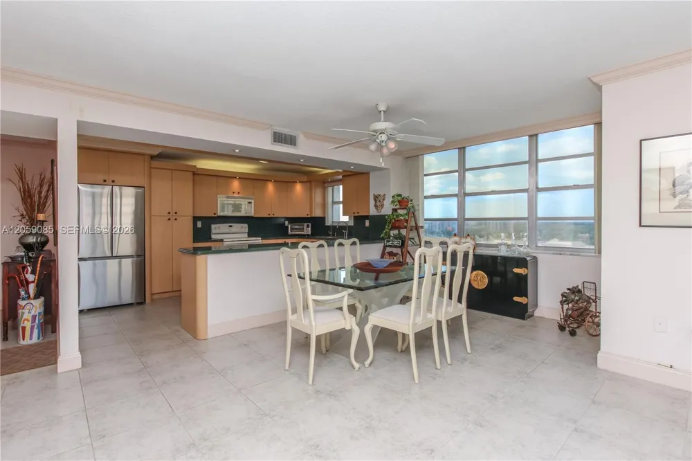 2780 NE 183rd St #901 Aventura, FL 33160