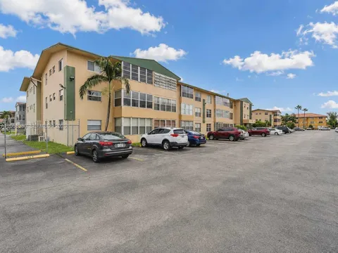 110 Royal Palm Rd #208