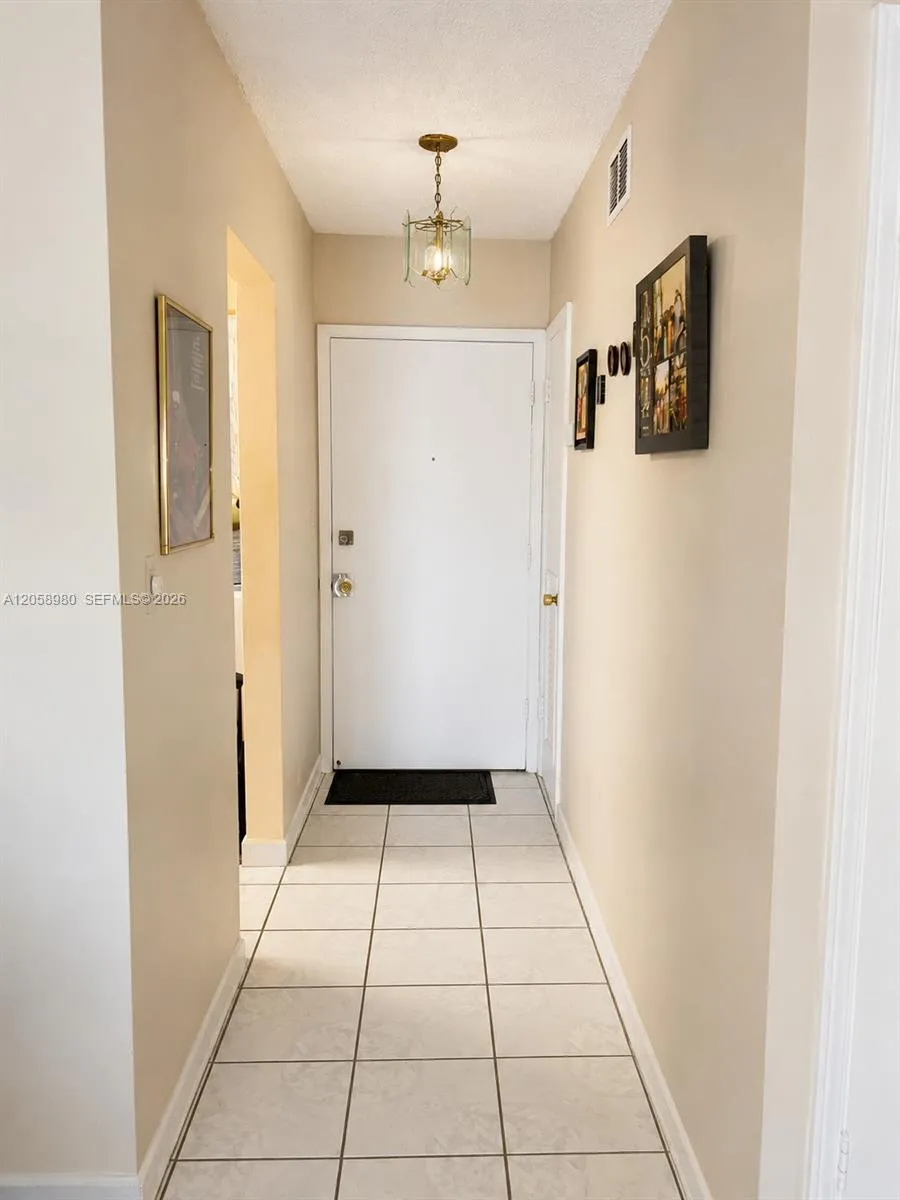 110 Royal Palm Rd #208 Hialeah Gardens, FL 33016