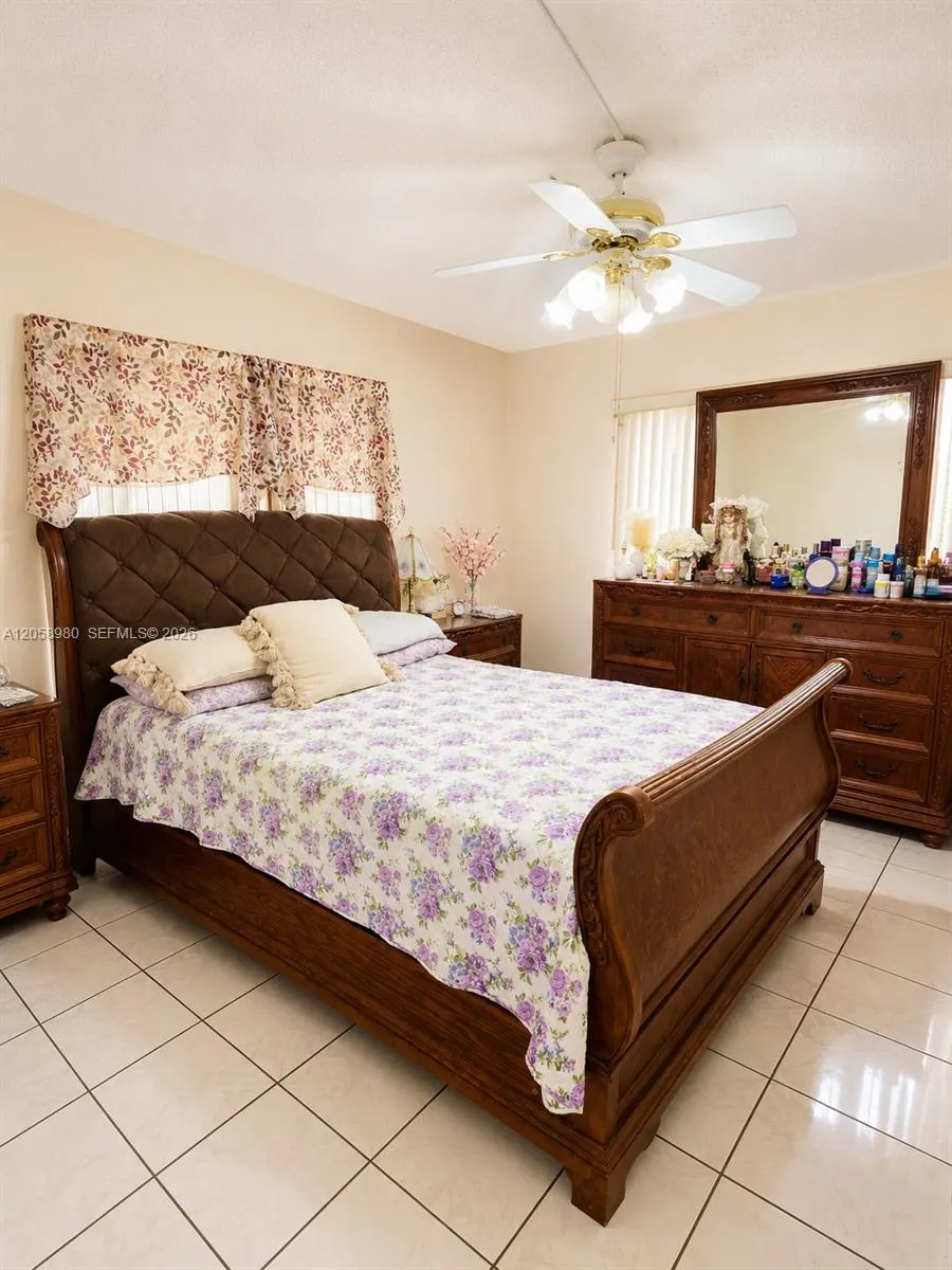 110 Royal Palm Rd #208 Hialeah Gardens, FL 33016