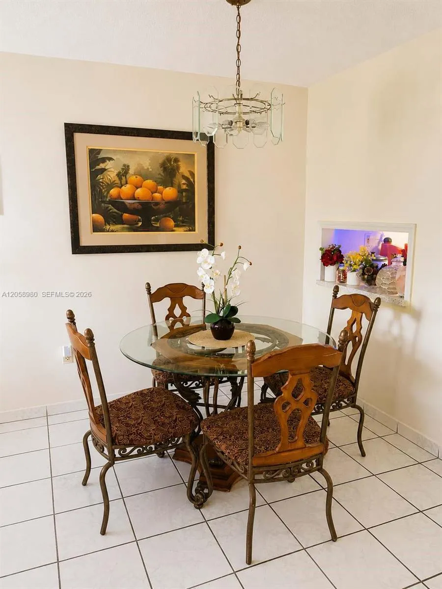 110 Royal Palm Rd #208 Hialeah Gardens, FL 33016