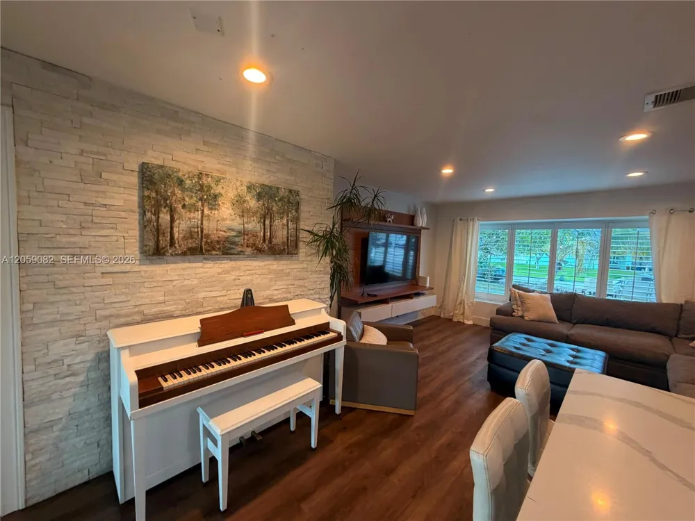 1760 SW 12th St Boca Raton, FL 33486