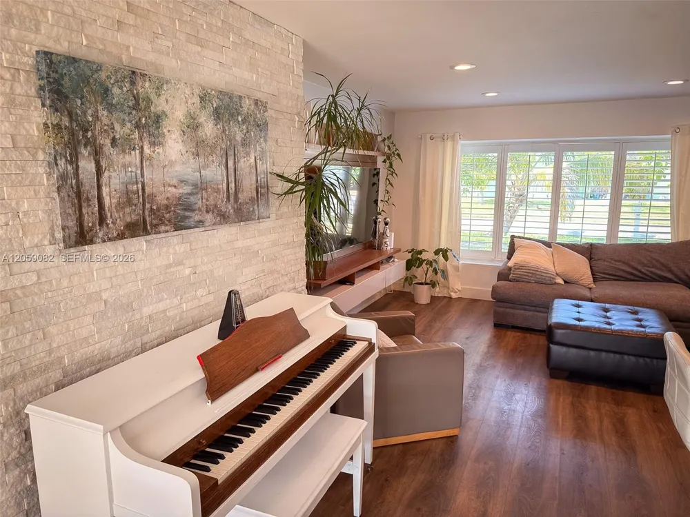 1760 SW 12th St Boca Raton, FL 33486