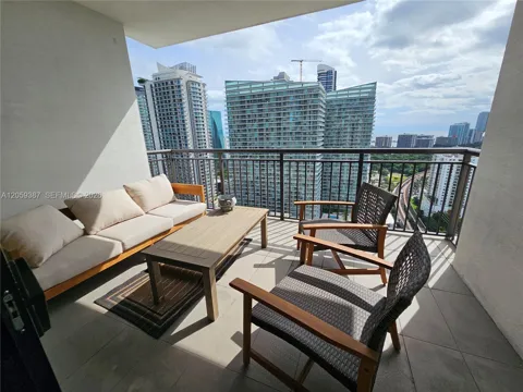 999 SW 1st Ave #3004