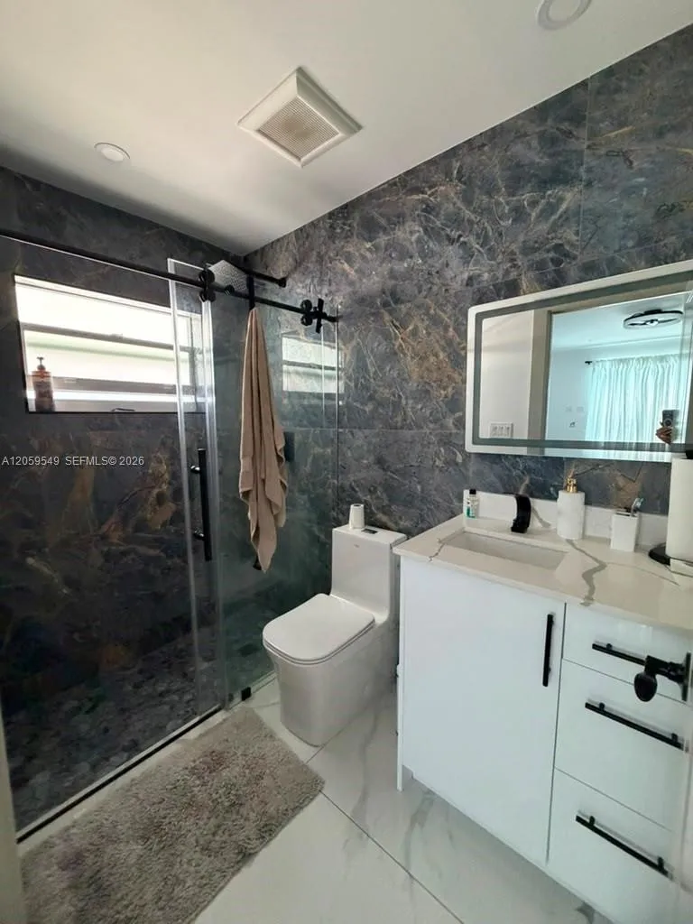 224 SW 12th St Dania Beach, FL 33004