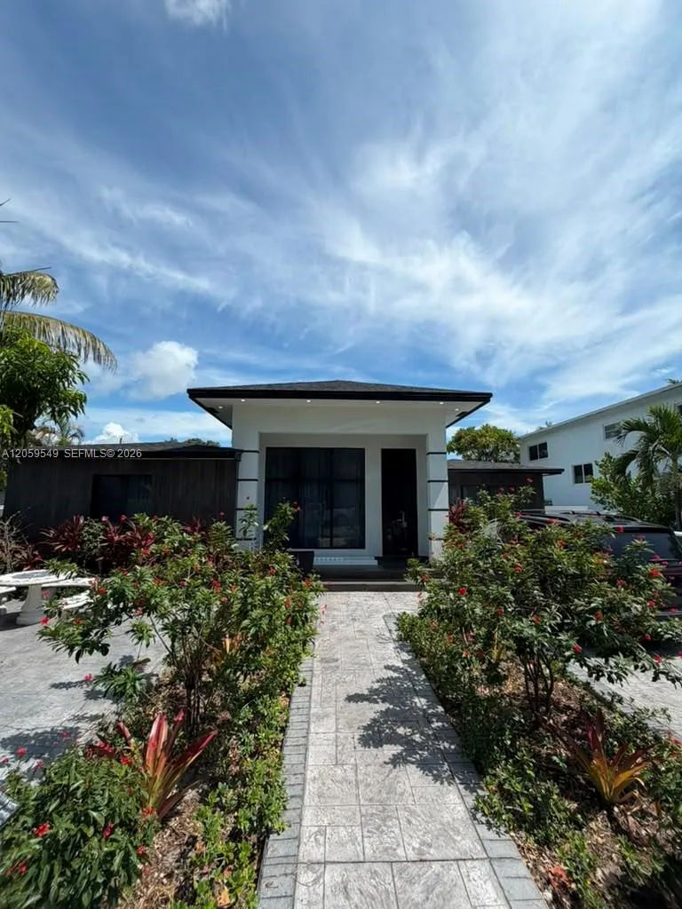224 SW 12th St Dania Beach, FL 33004