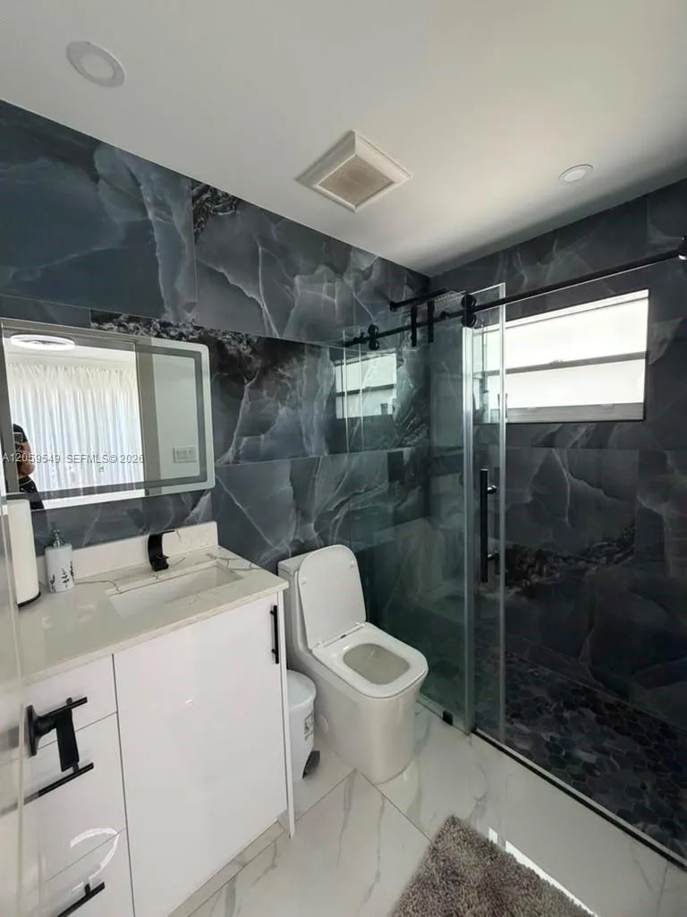 224 SW 12th St Dania Beach, FL 33004