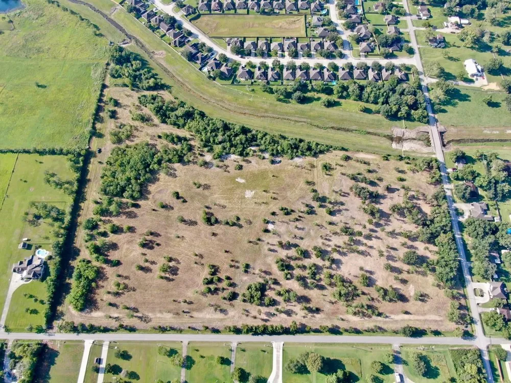 11957 7th St Santa Fe, TX 77510