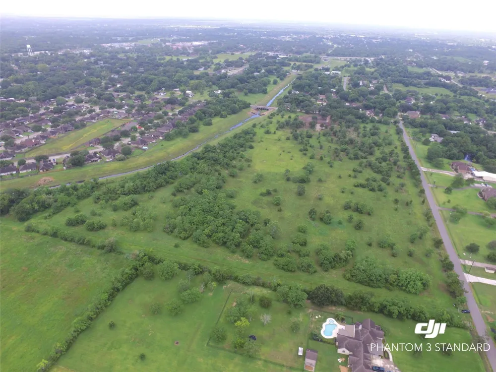 11957 7th St Santa Fe, TX 77510