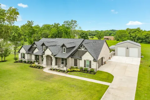 902 Redbird Court