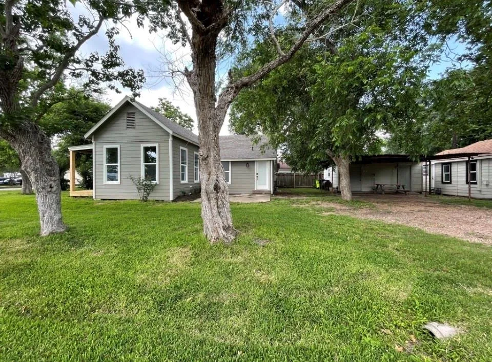 1219 5th St Rosenberg, TX 77471