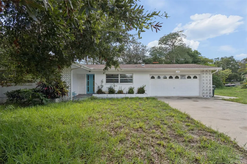11435 OVAL DRIVE E Largo, FL 33774