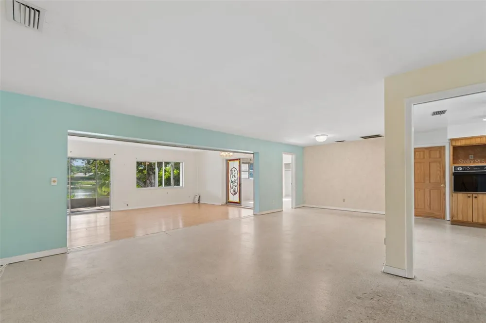 11435 OVAL DRIVE E Largo, FL 33774