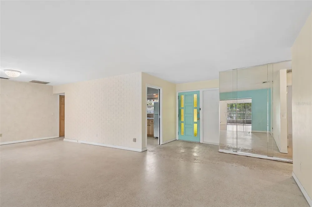 11435 OVAL DRIVE E Largo, FL 33774