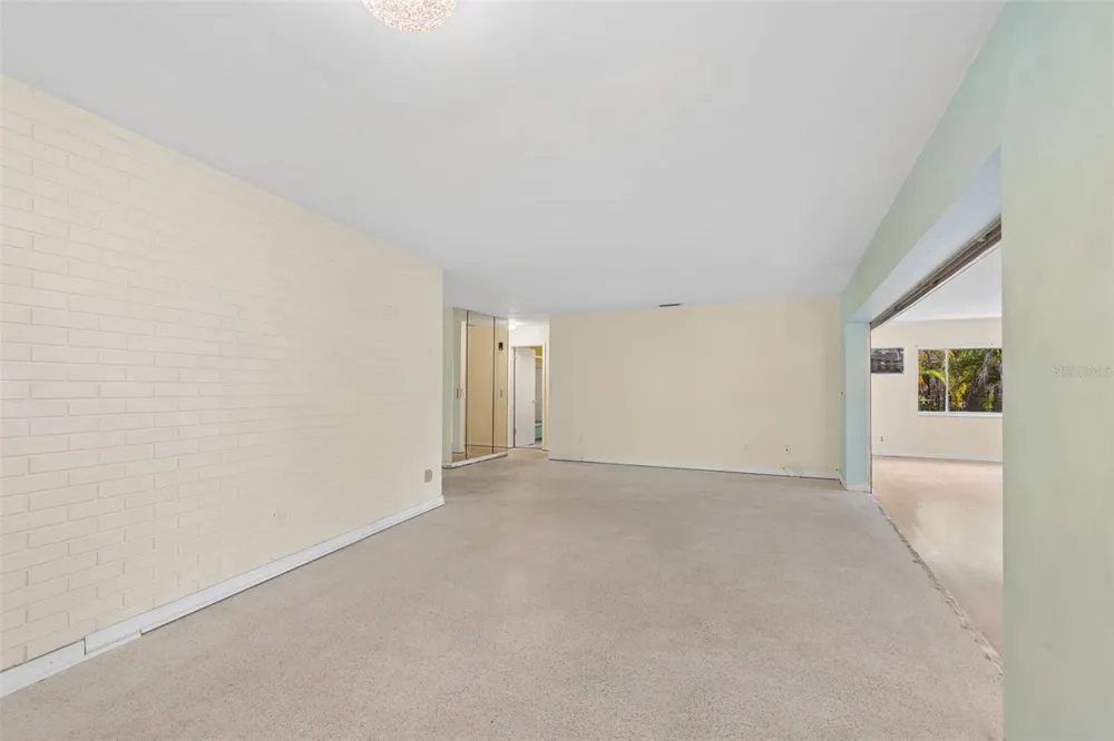 11435 OVAL DRIVE E Largo, FL 33774
