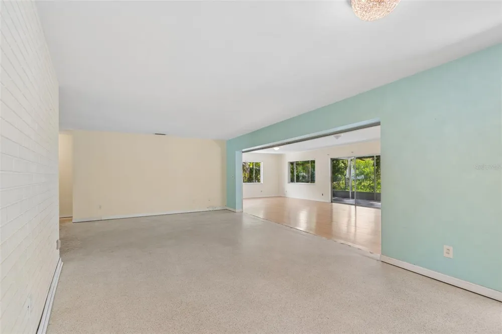 11435 OVAL DRIVE E Largo, FL 33774