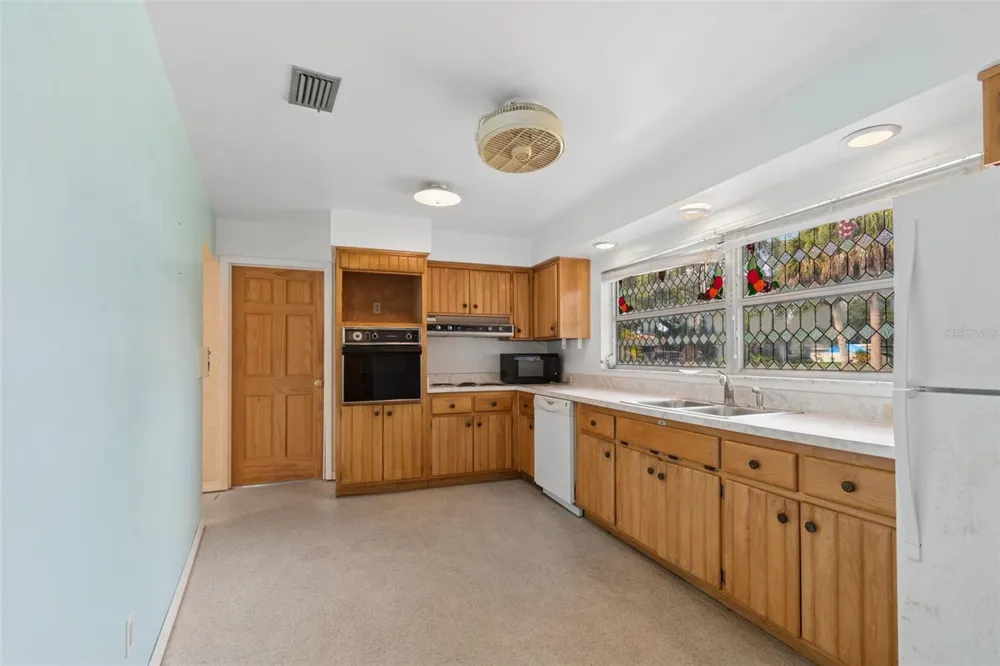 11435 OVAL DRIVE E Largo, FL 33774