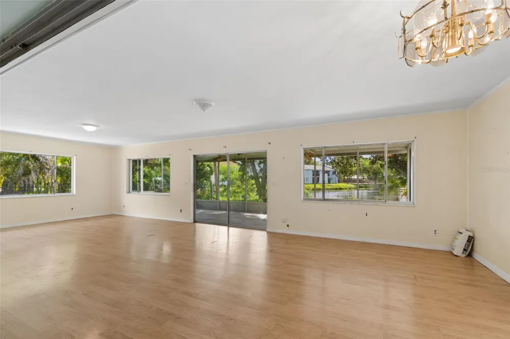 11435 OVAL DRIVE E Largo, FL 33774