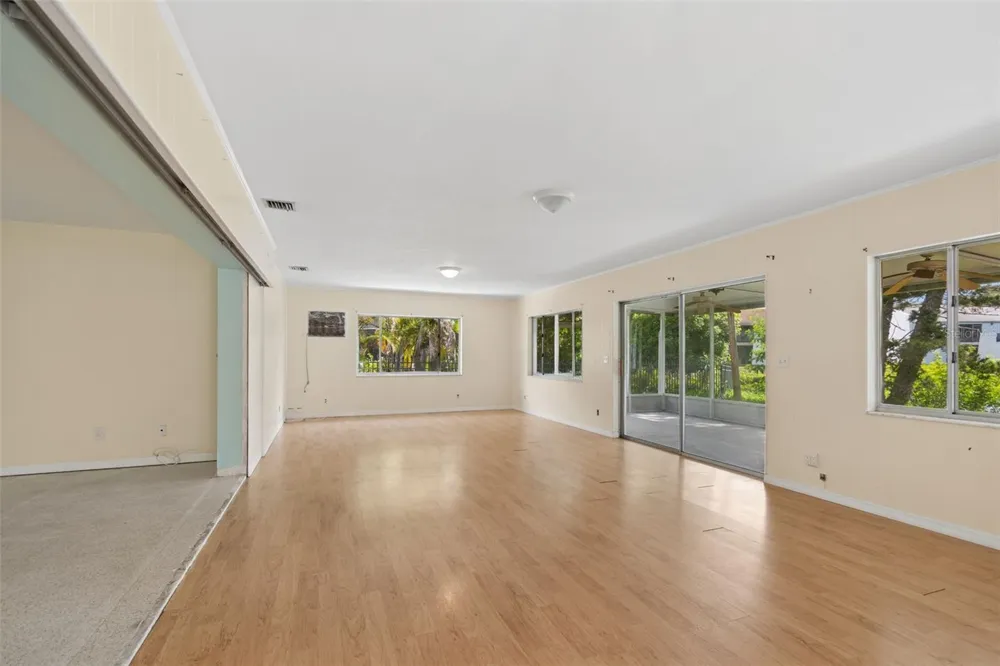 11435 OVAL DRIVE E Largo, FL 33774