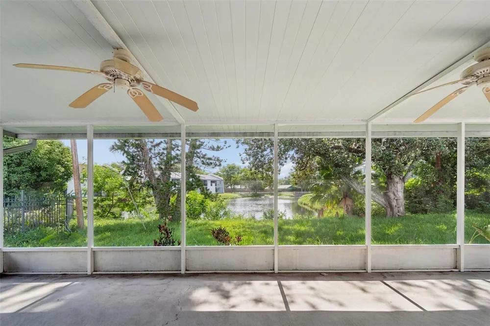 11435 OVAL DRIVE E Largo, FL 33774