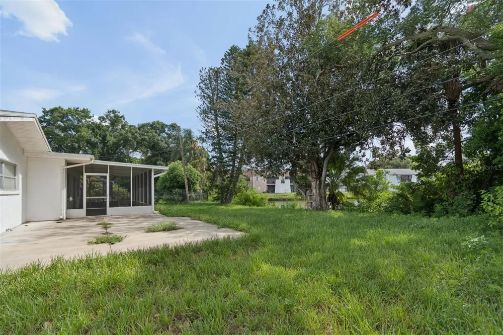 11435 OVAL DRIVE E Largo, FL 33774
