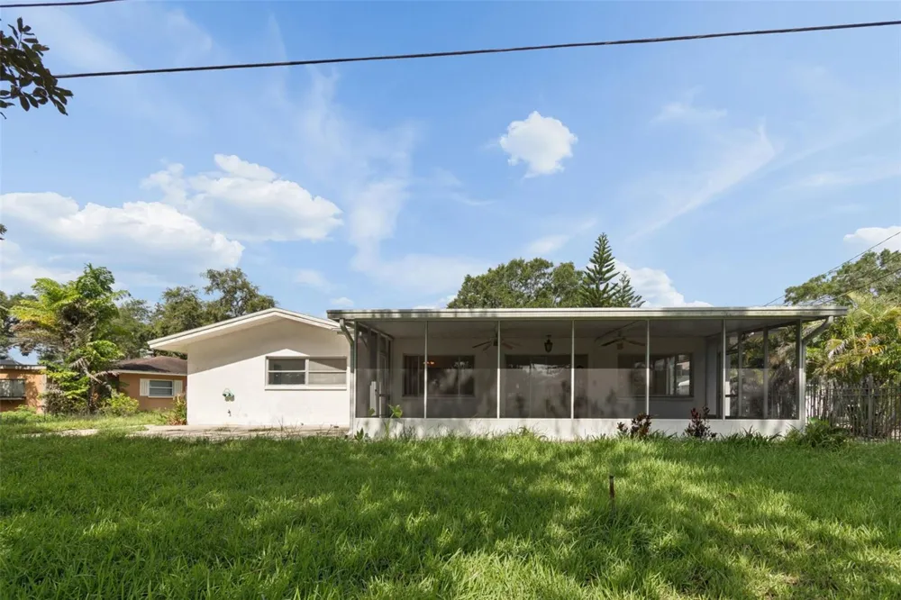 11435 OVAL DRIVE E Largo, FL 33774