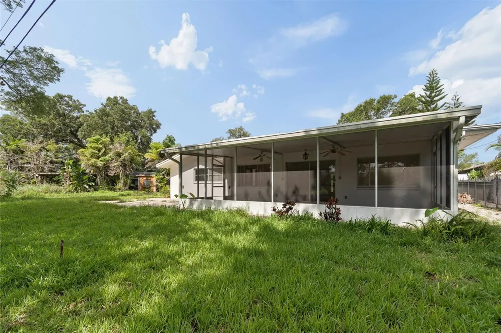 11435 OVAL DRIVE E Largo, FL 33774
