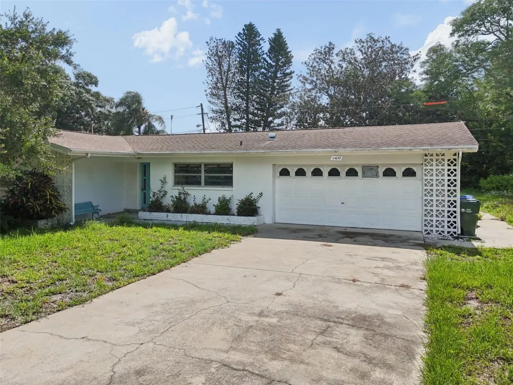 11435 OVAL DRIVE E Largo, FL 33774