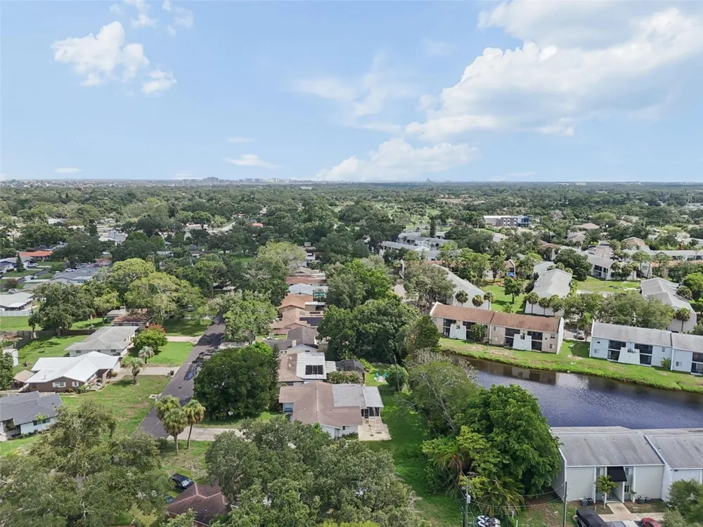 11435 OVAL DRIVE E Largo, FL 33774