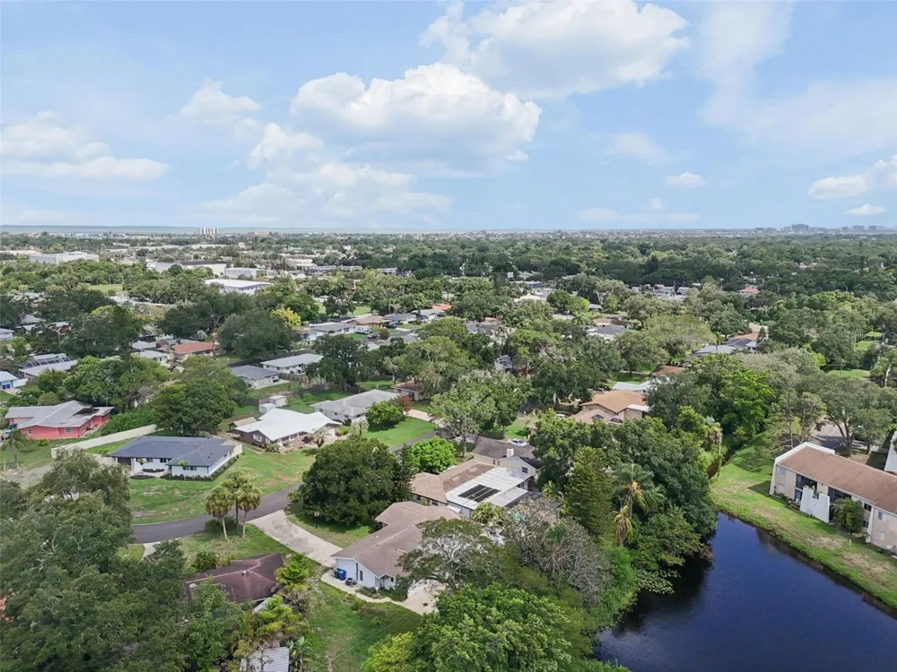 11435 OVAL DRIVE E Largo, FL 33774